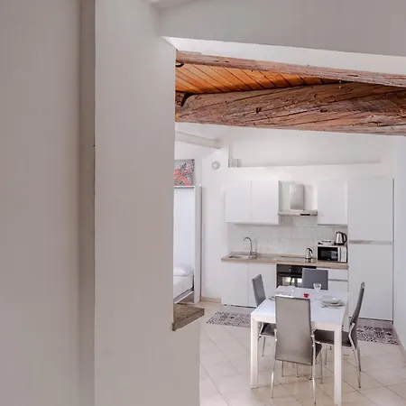 Guesthost - Near Campus Einaudi 토리노