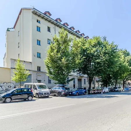 Guesthost - Near Campus Einaudi Apartment *