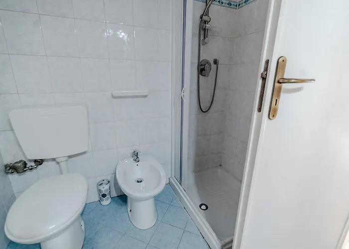 Guesthost - Near Campus Einaudi Apartament