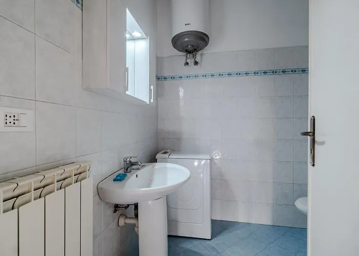 Guesthost - Near Campus Einaudi Apartament *
