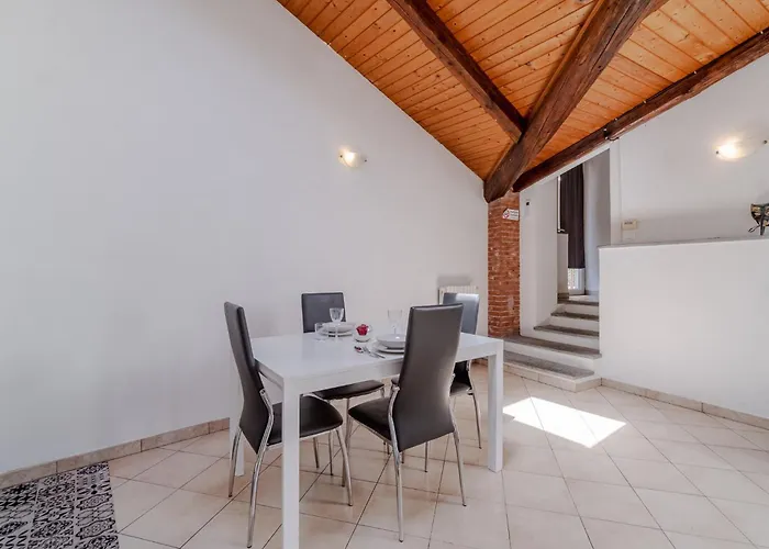 Guesthost - Near Campus Einaudi Apartament *