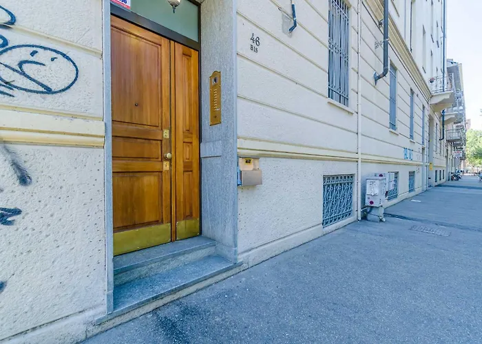 Guesthost - Near Campus Einaudi