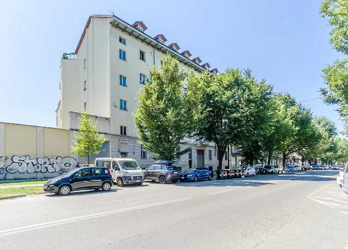 Guesthost - Near Campus Einaudi Apartment *