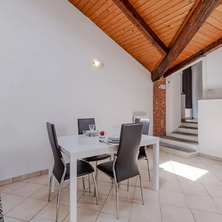 Guesthost - Near Campus Einaudi Appartement *