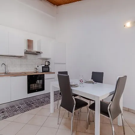 Apartamento Guesthost - Near Campus Einaudi *